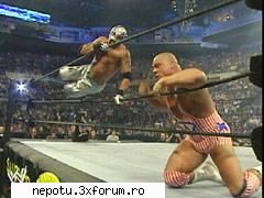 rey mysterio executand un 619 pe kurt angle :):d poze