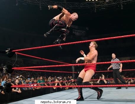 kane sare peste trevor murdoch :d poze