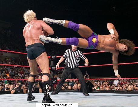 POZE - CARLITO cu un SUPER KICK pe RIC FLAIR W :):):D - Lasati mesaje si poze mumoase