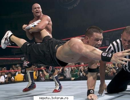 POZE - ANKLE LOCK al lu KURT ANGLE pe JOHN CENA:(:(:( - Lasati mesaje si poze mumoase