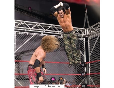 POZE - MATT HARDY cu un ELBOW DROP pe saracu EDGE - Lasati mesaje si poze mumoase