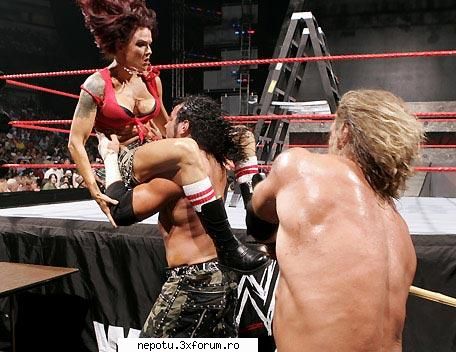 matt hardy litei un power bomb edge il loveste cu scaunu in spate :) poze